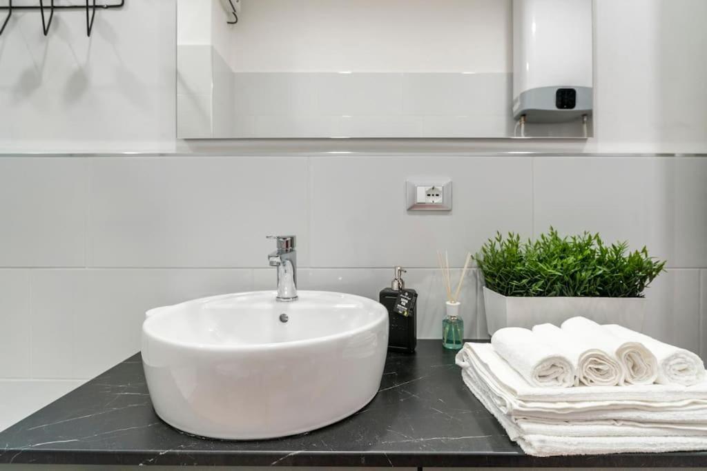 L'Atelier Del Centro: Tra Design, Storia E Fascino Apartment เบรเชีย ภายนอก รูปภาพ