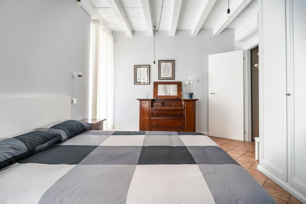 L'Atelier Del Centro: Tra Design, Storia E Fascino Apartment เบรเชีย ภายนอก รูปภาพ